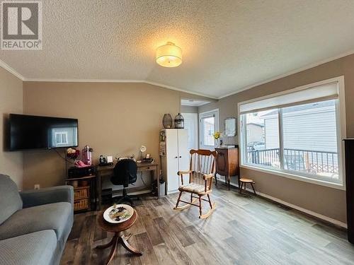 235 Aylmer Road Unit# 13, Chase, BC - Indoor Photo Showing Living Room