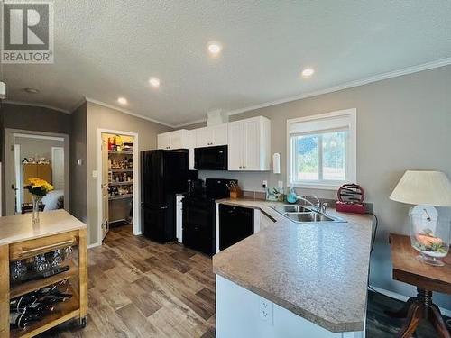 235 Aylmer Road Unit# 13, Chase, BC - Indoor Photo Showing Kitchen With Double Sink