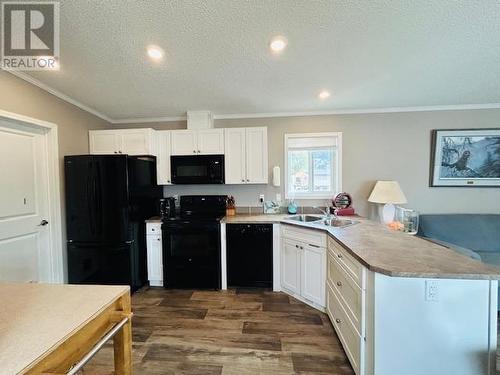 235 Aylmer Road Unit# 13, Chase, BC - Indoor Photo Showing Kitchen With Double Sink