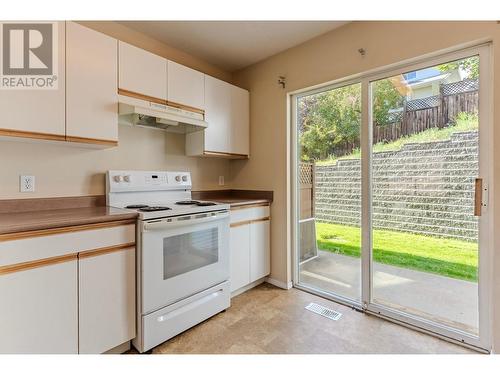 1920 Hugh Allan Drive Unit# 7, Kamloops, BC - Indoor Photo Showing Kitchen