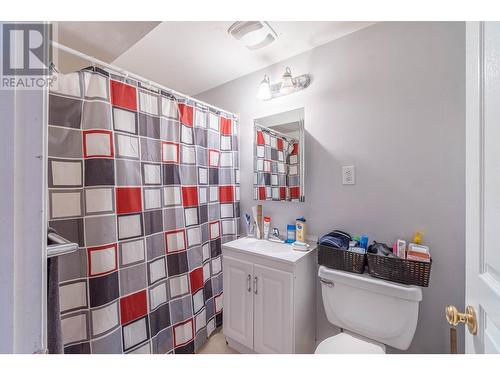 841 Pembroke Avenue, Kamloops, BC - Indoor Photo Showing Bathroom