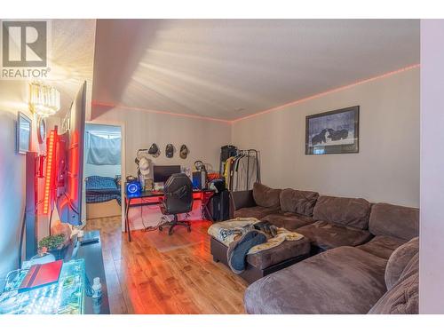 841 Pembroke Avenue, Kamloops, BC - Indoor Photo Showing Living Room