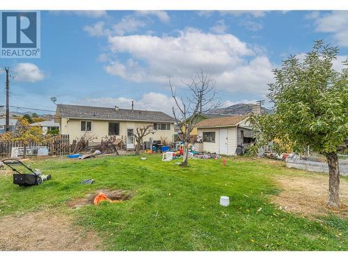 841 Pembroke Avenue, Kamloops, BC - Outdoor With Backyard