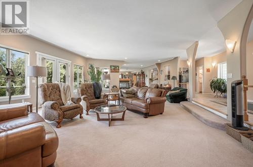 3390 Shuswap  E Road, Kamloops, BC - Indoor Photo Showing Living Room