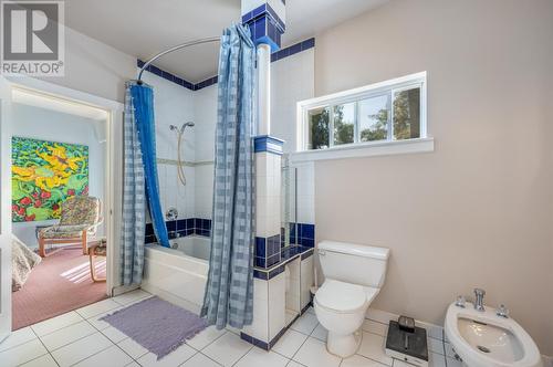 3390 Shuswap  E Road, Kamloops, BC - Indoor Photo Showing Bathroom