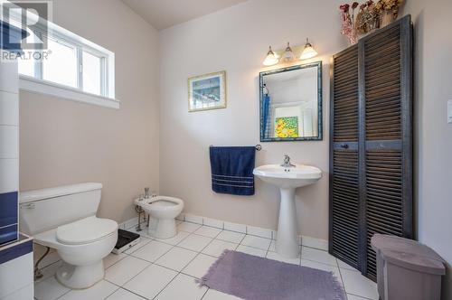 3390 Shuswap  E Road, Kamloops, BC - Indoor Photo Showing Bathroom