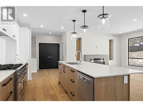 3453 Navatanee Drive, Kamloops, BC - Indoor Photo Showing Kitchen With Double Sink With Upgraded Kitchen