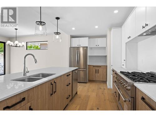 3453 Navatanee Drive, Kamloops, BC - Indoor Photo Showing Kitchen With Double Sink With Upgraded Kitchen