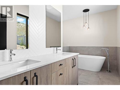 3453 Navatanee Drive, Kamloops, BC - Indoor Photo Showing Bathroom