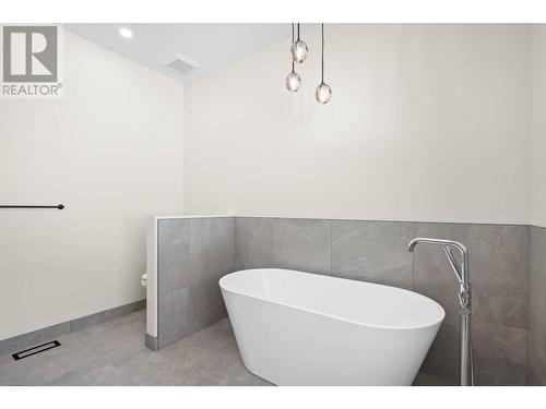 3453 Navatanee Drive, Kamloops, BC - Indoor Photo Showing Bathroom