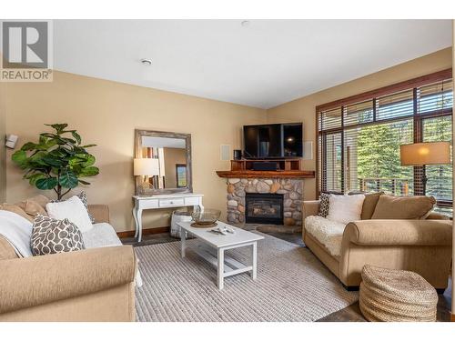 5035 Valley Drive Unit# 44, Sun Peaks, BC - Indoor Photo Showing Living Room With Fireplace