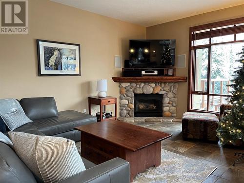 5035 Valley Drive Unit# 44, Sun Peaks, BC - Indoor Photo Showing Living Room With Fireplace