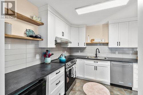 366 Murtle Crescent Unit# 4, Clearwater, BC - Indoor Photo Showing Kitchen With Double Sink