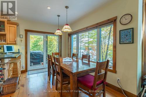 48 Russell Drive, Galway-Cavendish And Harvey, ON - Indoor Photo Showing Dining Room