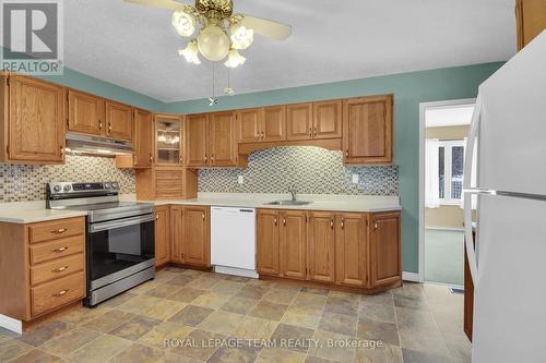 1798 Manotick Station Road, Ottawa, ON - Indoor Photo Showing Kitchen