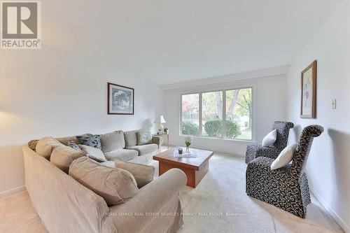 981 Valdese Drive, Mississauga, ON - Indoor Photo Showing Living Room