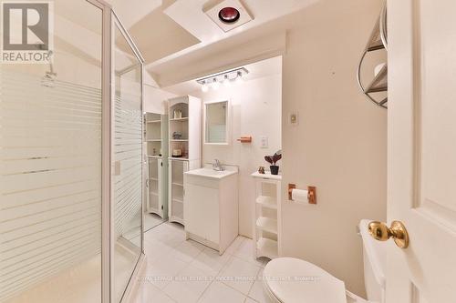 981 Valdese Drive, Mississauga, ON - Indoor Photo Showing Bathroom