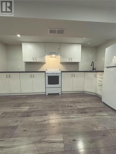 61 Raylawn Crescent, Halton Hills, ON - Indoor Photo Showing Kitchen