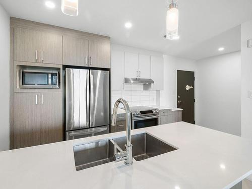 Kitchen - 1033-5620 Rue J.-B.-Michaud, Lévis (Desjardins), QC - Indoor Photo Showing Kitchen With Double Sink With Upgraded Kitchen