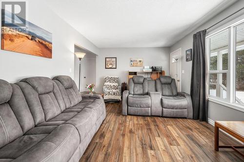 245 Phillips Road, Clearwater, BC - Indoor Photo Showing Living Room