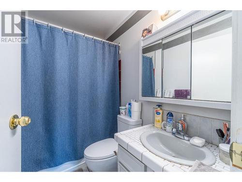 416 Waddington Drive, Kamloops, BC - Indoor Photo Showing Bathroom