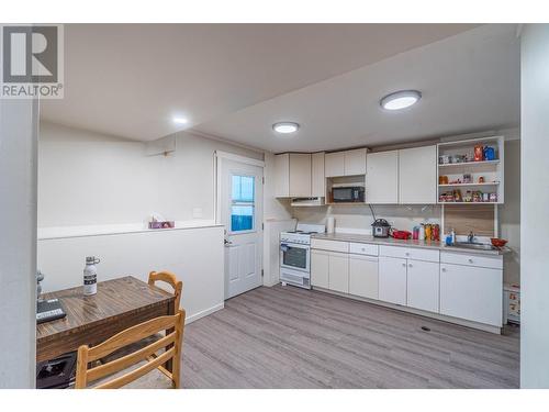 416 Waddington Drive, Kamloops, BC - Indoor Photo Showing Kitchen