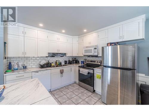 416 Waddington Drive, Kamloops, BC - Indoor Photo Showing Kitchen With Double Sink