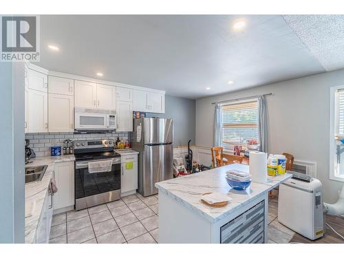 416 Waddington Drive, Kamloops, BC - Indoor Photo Showing Kitchen