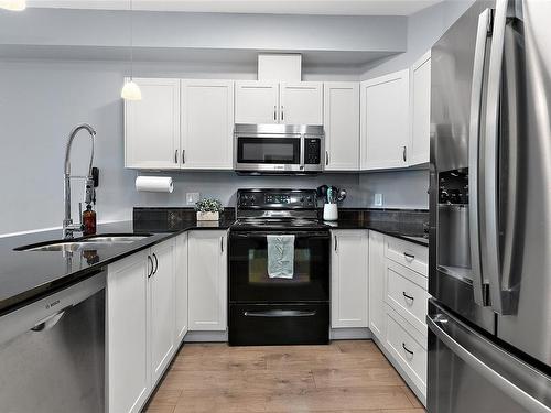 205-821 Goldstream Ave, Langford, BC - Indoor Photo Showing Kitchen