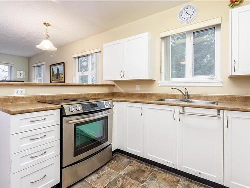 409-1683 Balmoral Ave, Comox, BC - Indoor Photo Showing Kitchen With Double Sink