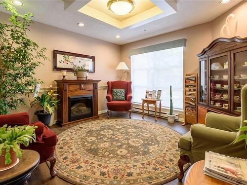 409-1683 Balmoral Ave, Comox, BC - Indoor Photo Showing Living Room With Fireplace