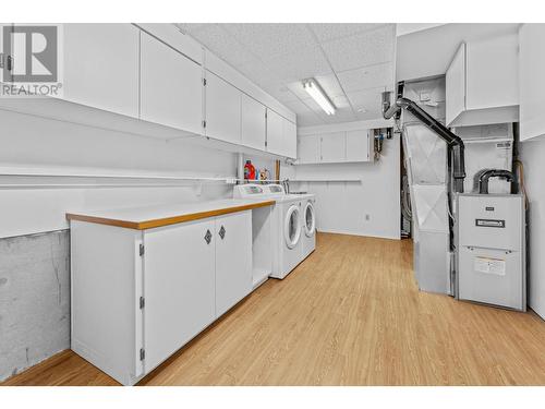 777 Powell Place, Kamloops, BC - Indoor Photo Showing Kitchen