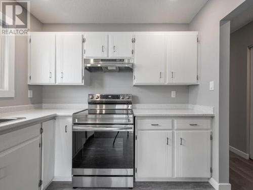 570 Collingwood Drive, Kamloops, BC - Indoor Photo Showing Kitchen