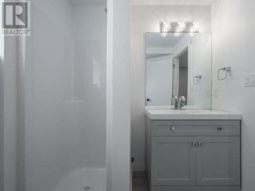 570 Collingwood Drive, Kamloops, BC - Indoor Photo Showing Bathroom