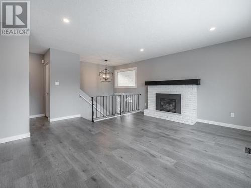 570 Collingwood Drive, Kamloops, BC - Indoor Photo Showing Living Room With Fireplace