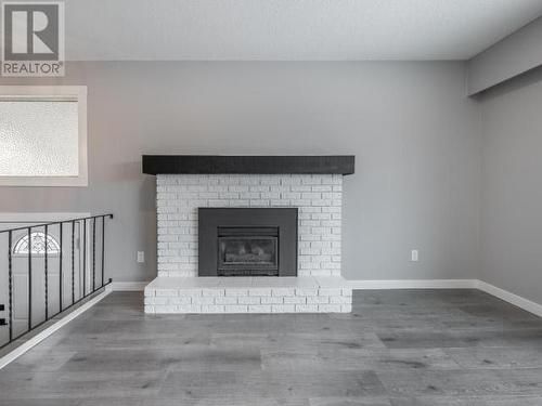 570 Collingwood Drive, Kamloops, BC - Indoor Photo Showing Living Room With Fireplace