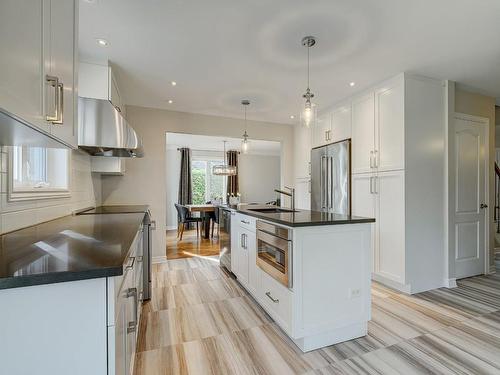 Kitchen - 4215 Rue Du Myosotis, Saint-Bruno-De-Montarville, QC - Indoor Photo Showing Kitchen With Upgraded Kitchen