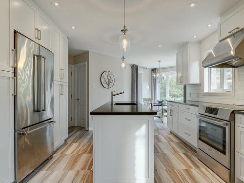 Kitchen - 4215 Rue Du Myosotis, Saint-Bruno-De-Montarville, QC - Indoor Photo Showing Kitchen With Upgraded Kitchen