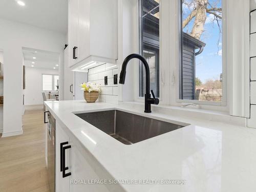 23 Albert St, Cambridge, ON - Indoor Photo Showing Kitchen