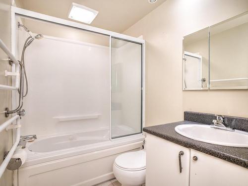 Salle de bains - 8 Rue Capri, Dollard-Des-Ormeaux, QC - Indoor Photo Showing Bathroom