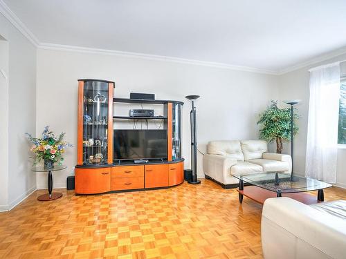 Salon - 8 Rue Capri, Dollard-Des-Ormeaux, QC - Indoor Photo Showing Living Room