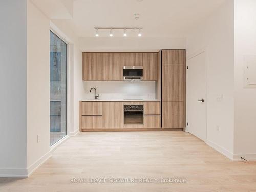 1103-117 Broadway Ave, Toronto, ON - Indoor Photo Showing Kitchen