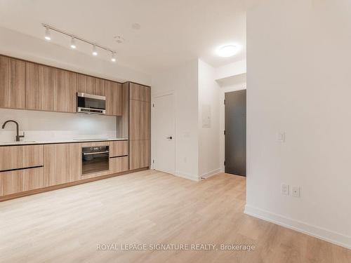 1103-117 Broadway Ave, Toronto, ON - Indoor Photo Showing Kitchen