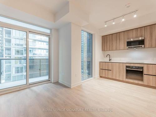 1103-117 Broadway Ave, Toronto, ON - Indoor Photo Showing Kitchen