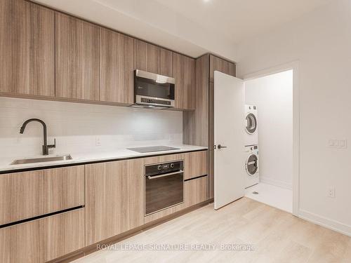 1103-117 Broadway Ave, Toronto, ON - Indoor Photo Showing Kitchen