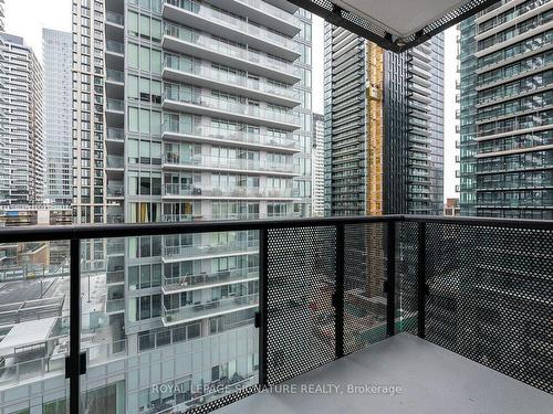 1103-117 Broadway Ave, Toronto, ON - Outdoor With Balcony With Facade