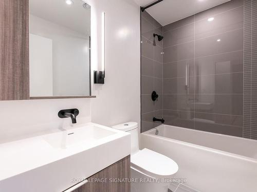 1103-117 Broadway Ave, Toronto, ON - Indoor Photo Showing Bathroom