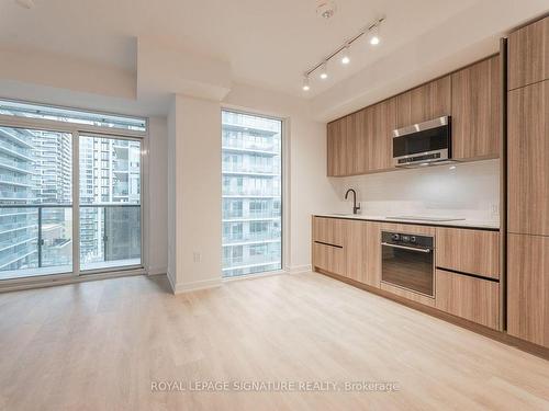 1103-117 Broadway Ave, Toronto, ON - Indoor Photo Showing Other Room