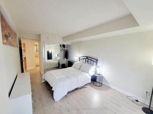 2112-210 Victoria St, Toronto, ON - Indoor Photo Showing Bedroom