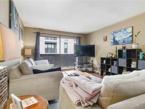 402-755 Hillside Ave, Victoria, BC - Indoor Photo Showing Living Room